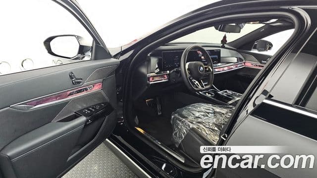 BMW 7 Series 2025 — Photo 16/20