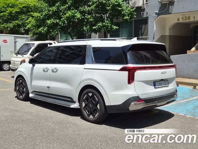 Kia Carnival 2025 — Şəkil 2/14