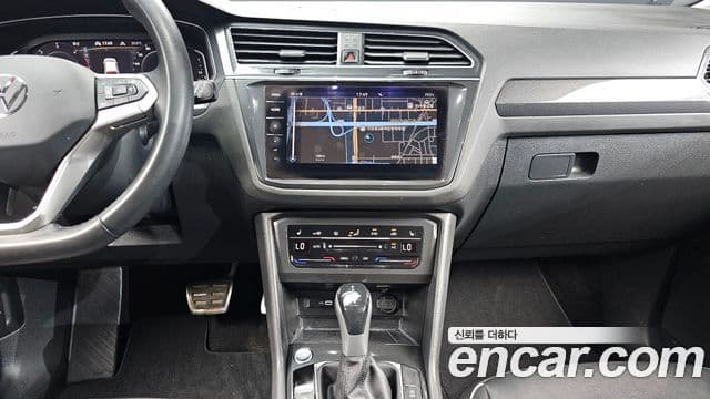 Volkswagen Tiguan 2022 — Şəkil 13/20