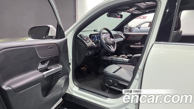 Mercedes-Benz GLB-Class 2022 — Фото 9/20