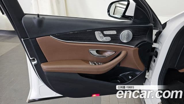 Mercedes-Benz E-Class 2019 — ფოტო 12/34