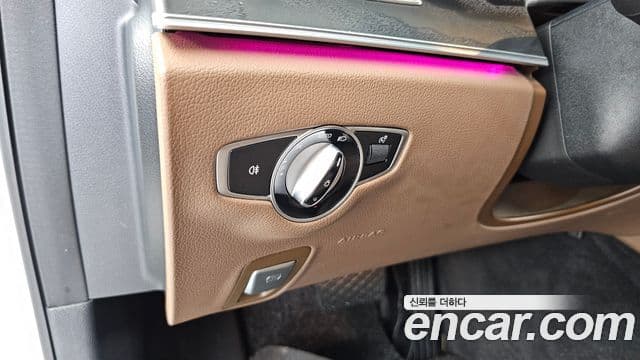 Mercedes-Benz E-Class 2019 — ფოტო 32/34