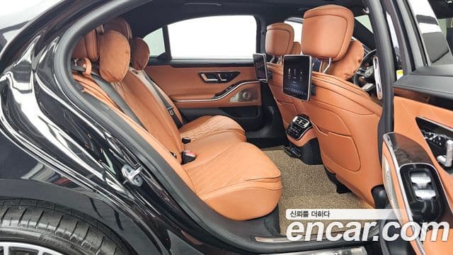 Mercedes-Benz S-Class 2025 — Фото 12/20