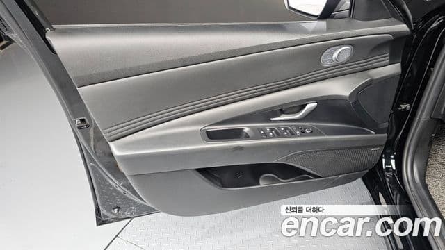 Hyundai The New Avante Hybrid 2021 — Photo 11/31