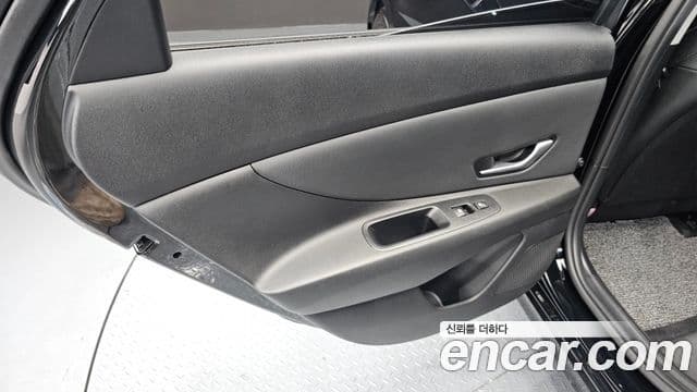 Hyundai The New Avante Hybrid 2021 — Photo 13/31