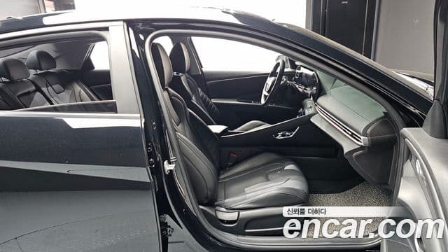 Hyundai The New Avante Hybrid 2021 — Photo 3/31