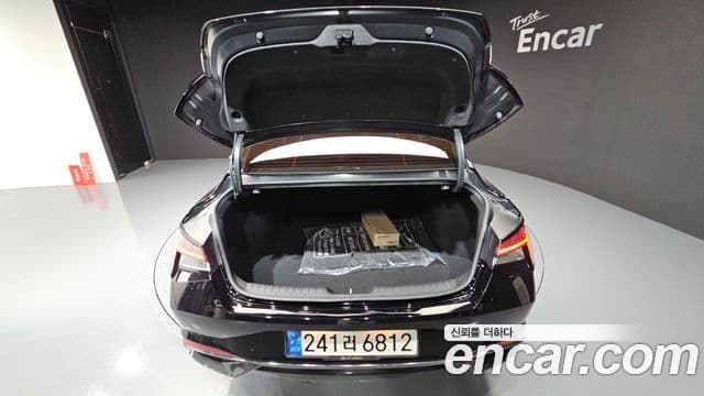 Hyundai The New Avante Hybrid 2021 — Photo 9/31