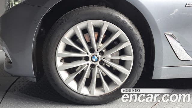 BMW 5 Series 2018 — Şəkil 5/20