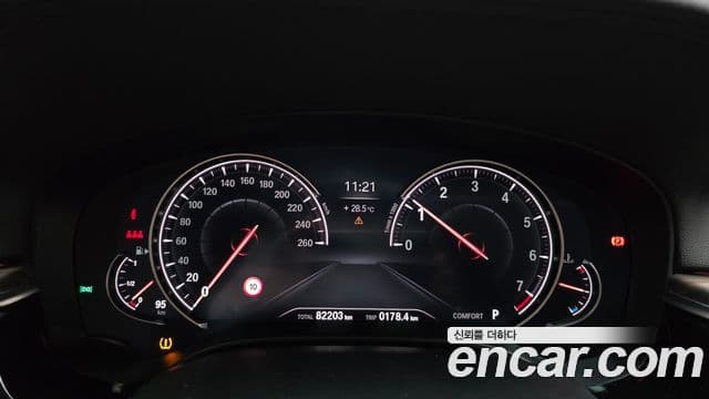 BMW 5 Series 2018 — Şəkil 8/20