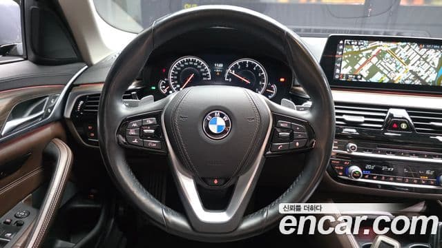 BMW 5 Series 2018 — Şəkil 13/20