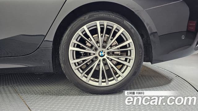 BMW 3 Series 2021 — Photo 14/32