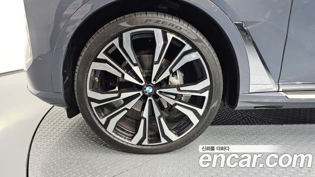 BMW X7 2023 — ფოტო 5/20