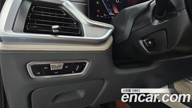 BMW X7 2023 — ფოტო 18/20