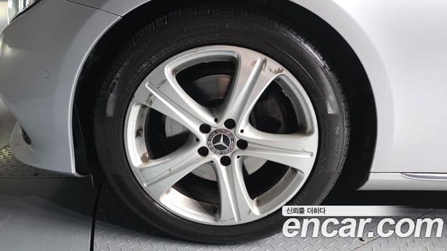 Mercedes-Benz E-Class 2018 — Şəkil 16/29