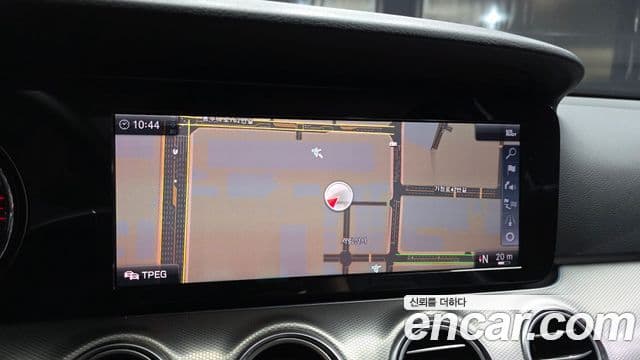 Mercedes-Benz E-Class 2018 — Şəkil 10/29