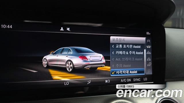 Mercedes-Benz E-Class 2018 — Şəkil 28/29
