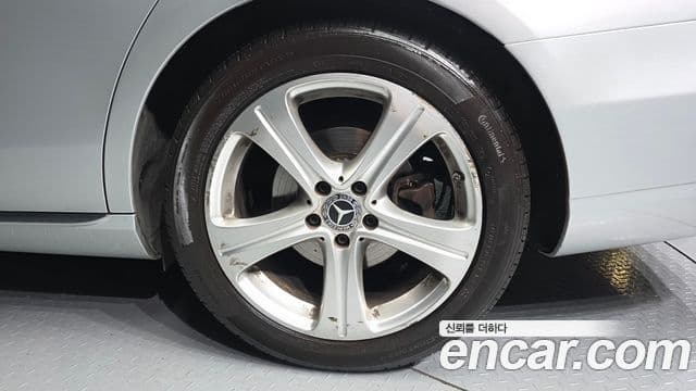 Mercedes-Benz E-Class 2018 — Şəkil 25/29