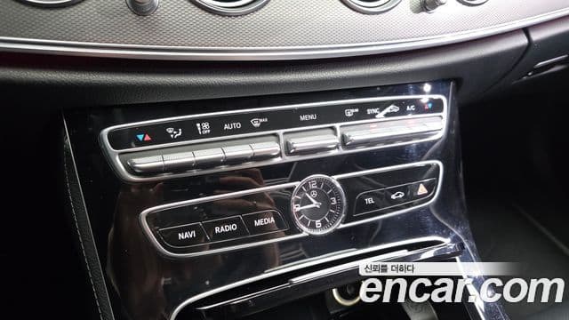 Mercedes-Benz E-Class 2018 — Şəkil 21/29