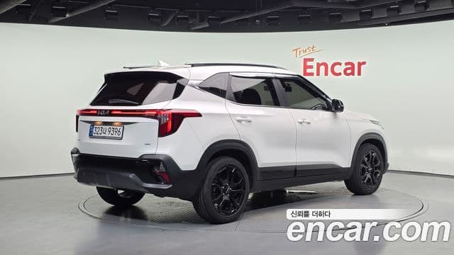 Kia Seltos 2022 — ფოტო 2/20