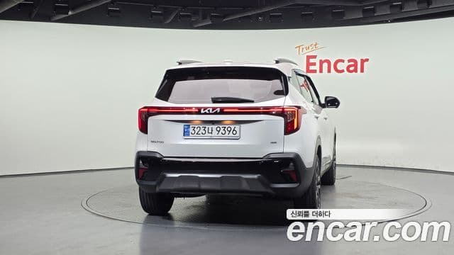Kia Seltos 2022 — ფოტო 4/20
