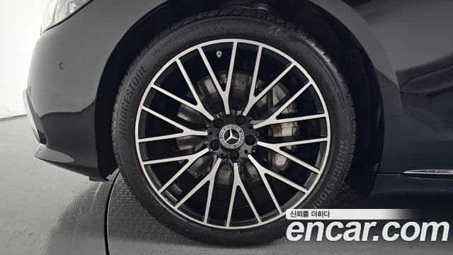 Mercedes-Benz S-Class 2023 — Photo 5/40
