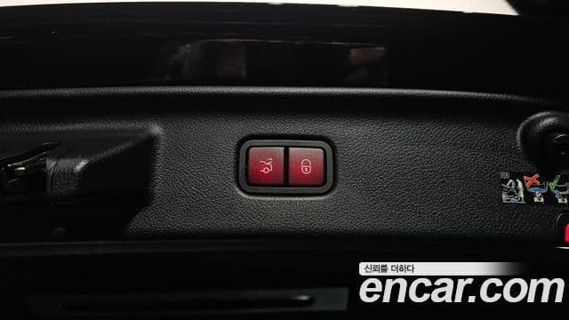 Mercedes-Benz S-Class 2023 — Photo 35/40