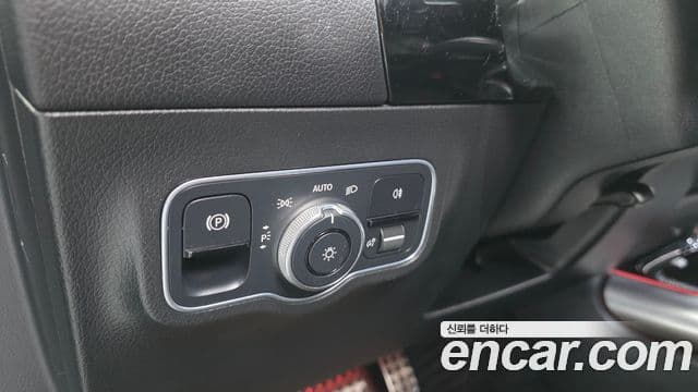 Mercedes-Benz GLA-Class 2020 — Şəkil 14/20