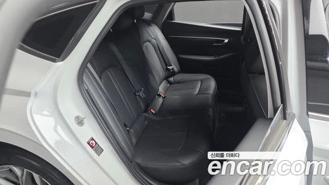 Hyundai Sonata 2022 — ფოტო 11/20