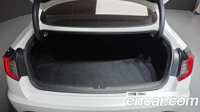 Hyundai Sonata 2022 — ფოტო 18/20