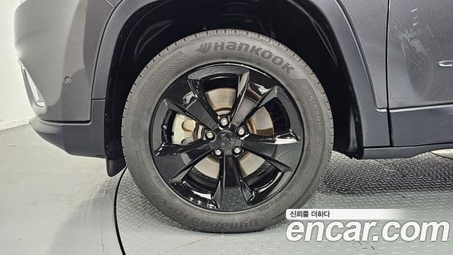 Jeep Cherokee 2021 — ფოტო 5/20