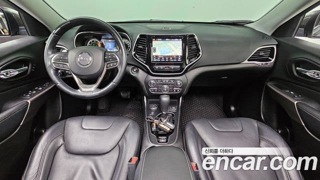 Jeep Cherokee 2021 — ფოტო 7/20