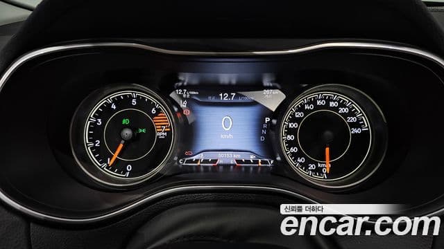 Jeep Cherokee 2021 — ფოტო 8/20