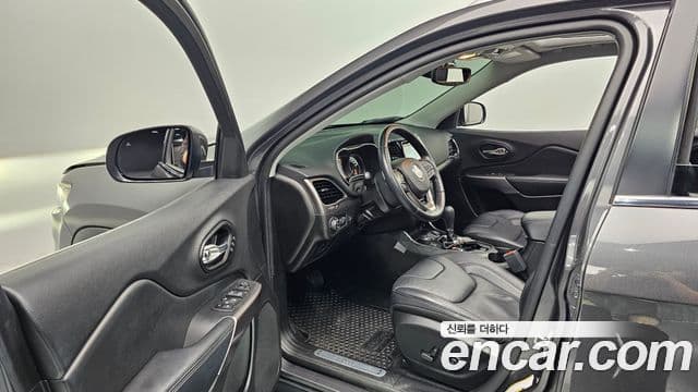 Jeep Cherokee 2021 — ფოტო 10/20