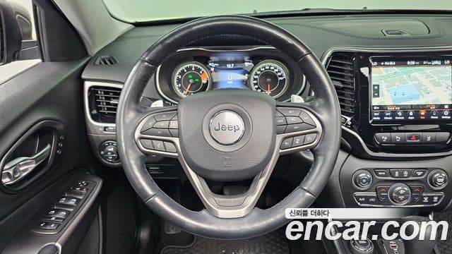 Jeep Cherokee 2021 — ფოტო 12/20