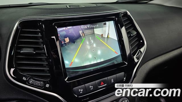Jeep Cherokee 2021 — ფოტო 13/20