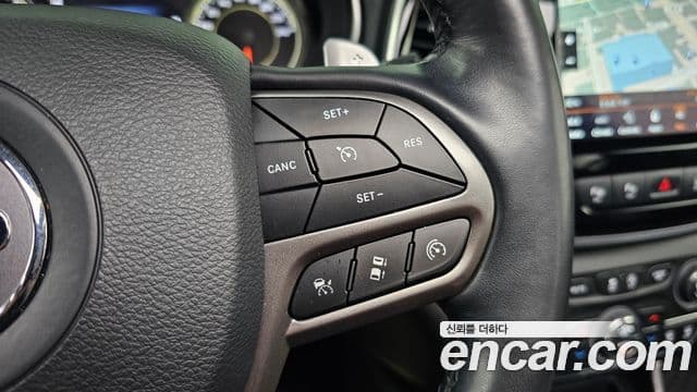 Jeep Cherokee 2021 — ფოტო 15/20