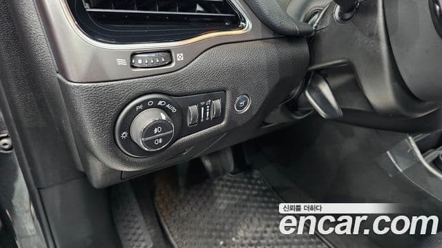Jeep Cherokee 2021 — ფოტო 17/20