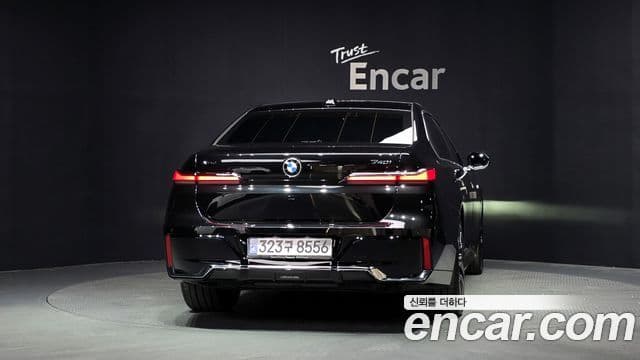 BMW 7 Series 2025 — Photo 33/37