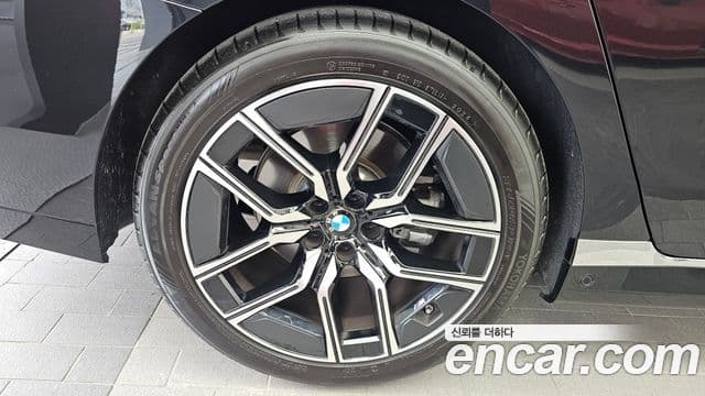 BMW 7 Series 2025 — Photo 15/37