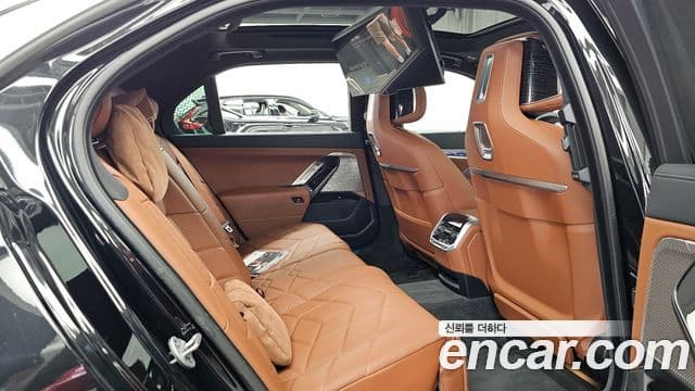 BMW 7 Series 2025 — Photo 10/37