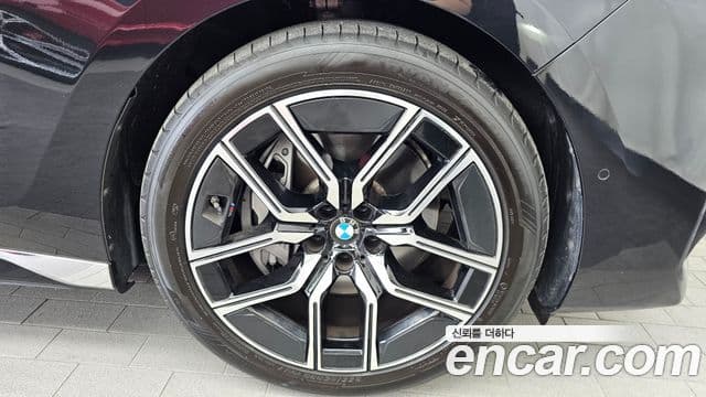 BMW 7 Series 2025 — Photo 32/37
