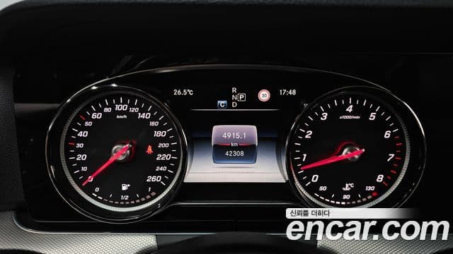 Mercedes-Benz E-Class 2018 — ფოტო 8/20