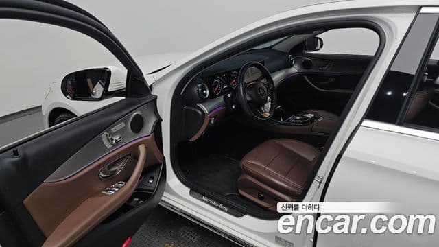 Mercedes-Benz E-Class 2018 — ფოტო 10/20