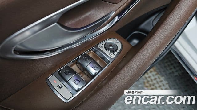 Mercedes-Benz E-Class 2018 — ფოტო 18/20