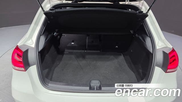Mercedes-Benz A-Class 2020 — ფოტო 18/20