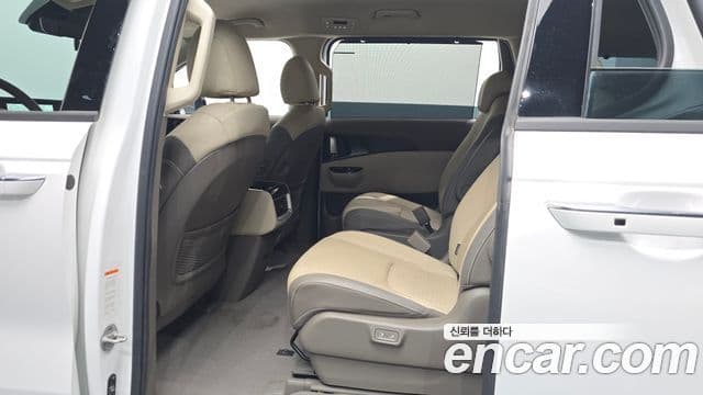 Kia Carnival 2023 — Şəkil 12/20
