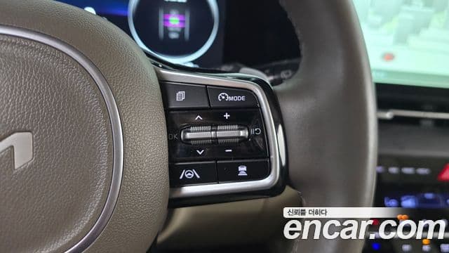 Kia Carnival 2023 — Şəkil 17/20