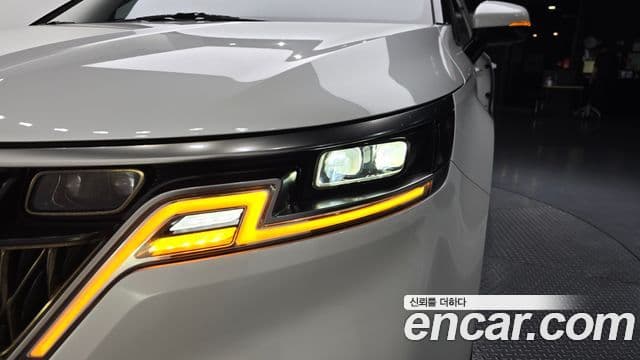 Kia Carnival 2023 — ფოტო 32/33
