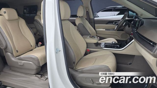 Kia Carnival 2023 — ფოტო 33/33