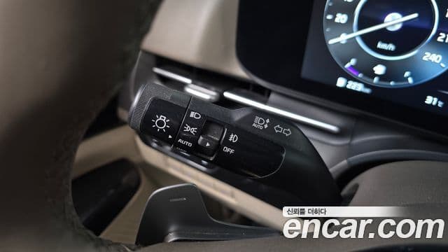 Kia Carnival 2023 — ფოტო 13/33